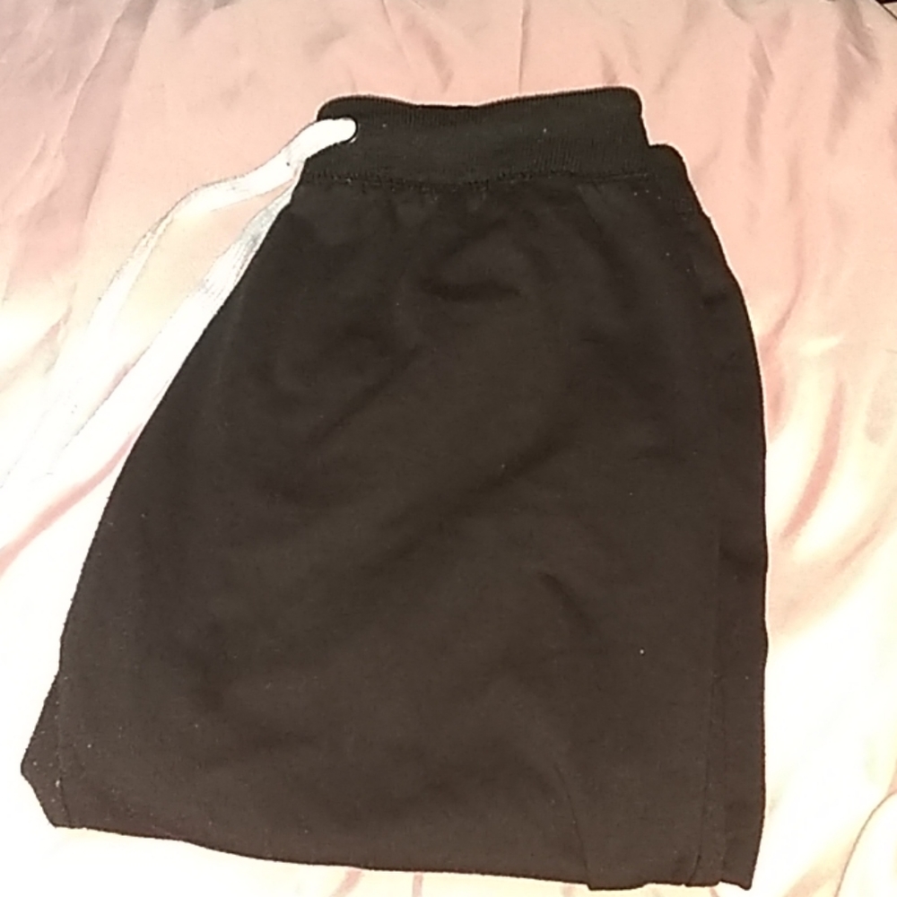 Short sweatpants